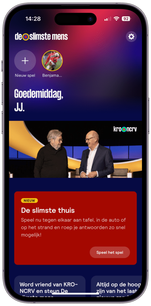 Screenshot van het homescherm van De Slimste Mens app, er wordt een melding getoond over de nieuwe spraakfunctie