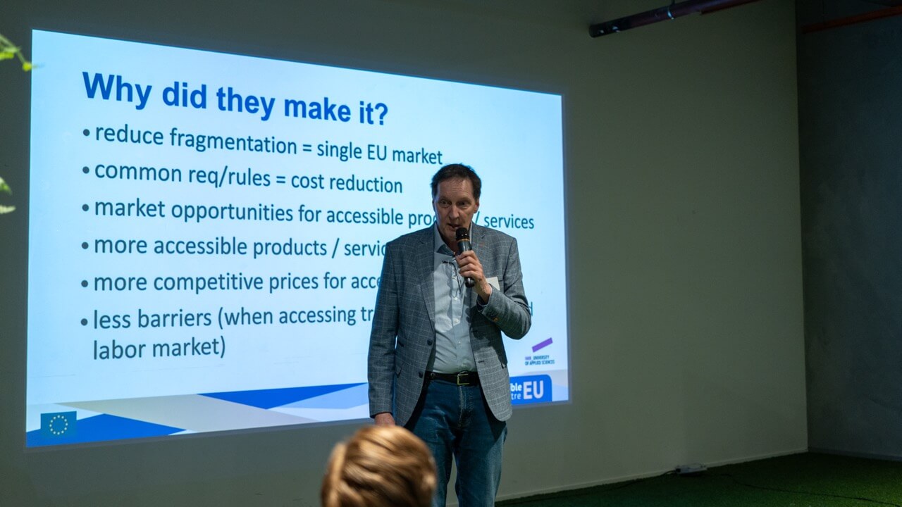 Eric Velleman gives presentation