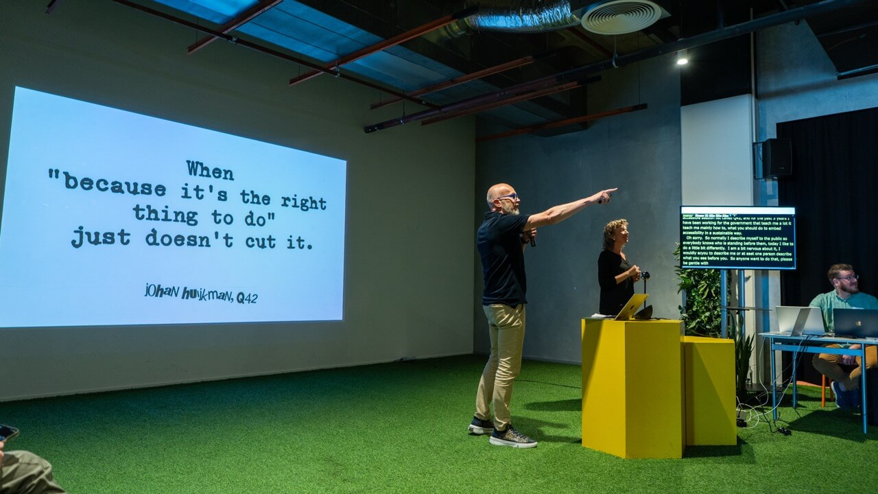 Johan Huijkman gives presentation